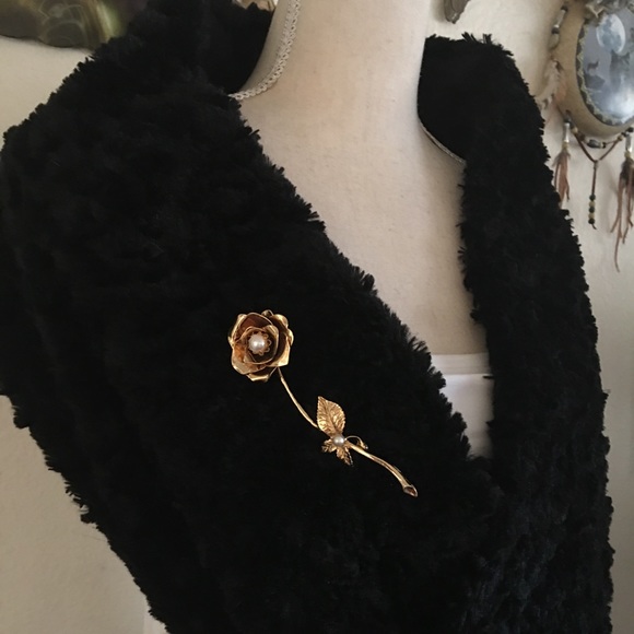 Vintage Jewelry - Vintage gold tone rose with pearl accents brooch